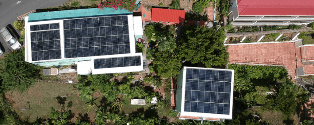 Vista aérea de instalación solar